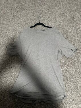 lululemon athletica Men's Light Gray Short-Sleeve Crew